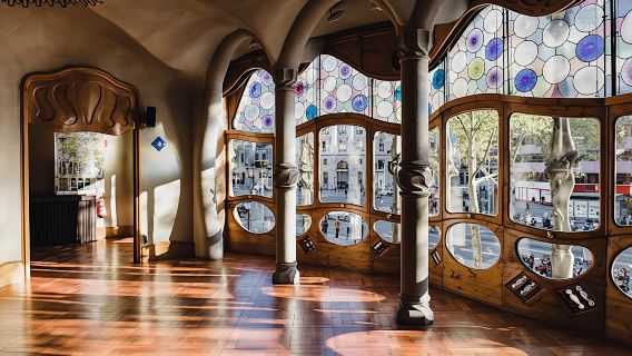 Selesaikan tur Gaudí dengan Park Güell, Casa Batlló, dan Sagrada Familia