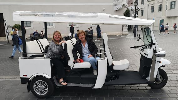 ทัวร์บูดาเปสต์พร้อมไกด์โดยรถตุ๊กตุ๊กไฟฟ้า