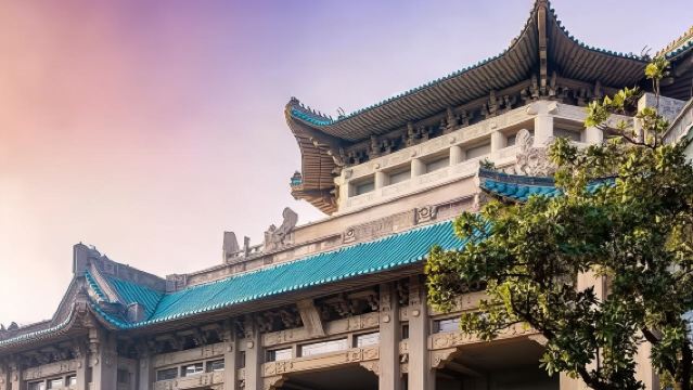 Universiti Wuhan: Gerbang Arca~Dataran Kunpeng~Asrama Lama~Kastil Bunga Sakura 1 jam penerangan berpandu oleh pemandu sebenar Q