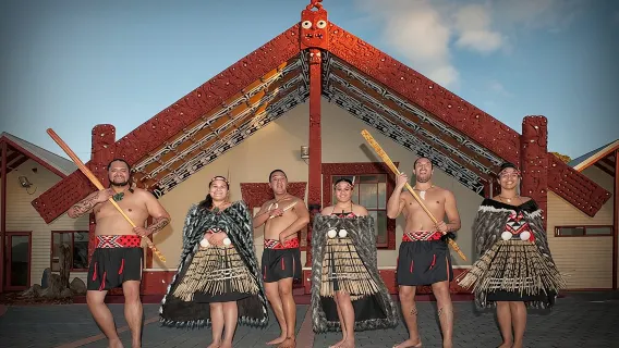 Làng Māori Rotorua và các hoạt động kết hợp từ Auckland