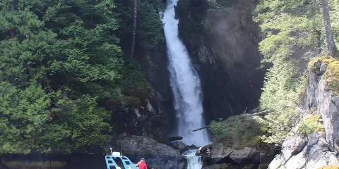 溫哥華水上探險之旅:花崗岩瀑布十二宮之旅