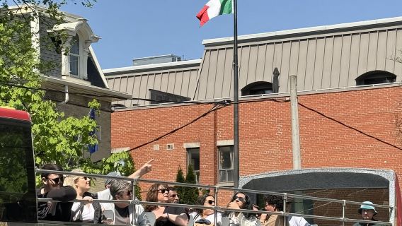 Экскурсия по Торонто: 2-часовая поездка на автомобиле с открытым верхом