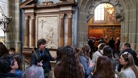 Guided Tour of Prague Castle with Ticket and Transport