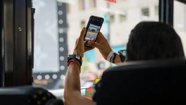 NYC: Half-Day Luxury Bus Tour with Empire State Access