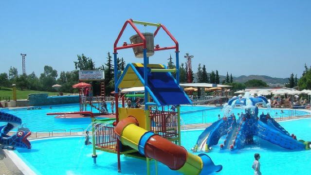 Chania & Rethymno: Limnoupolis Wasserpark mit Mittagessen + Transfer