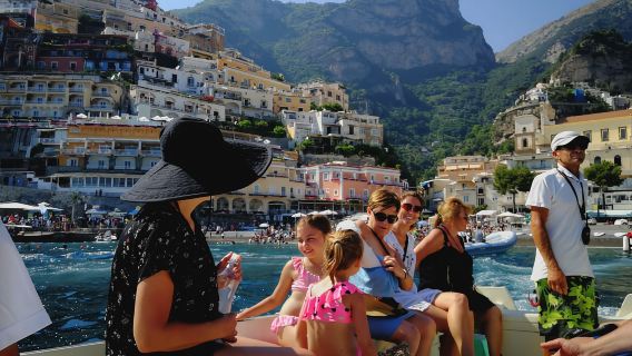 Sorrento: Amalfi Coast Yacht Cruise with Drinks and Snacks