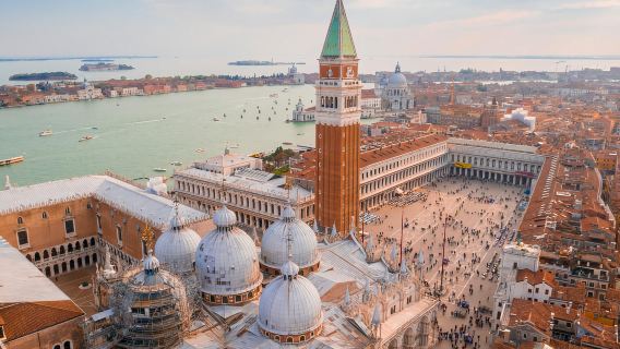 Excursión de un día a Venecia, Italia, ida y vuelta desde Milán: Palacio Ducal de Venecia, Basílica de San Marcos, Puente de Los Suspiros y autobús acuático