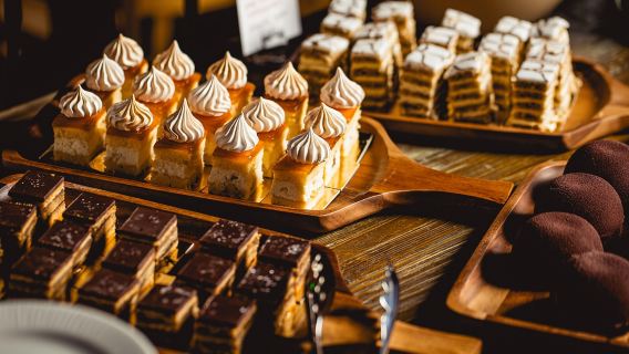 บูดาเปสต์: การแสดงวัฒนธรรมพื้นบ้าน พร้อมอาหารและเครื่องดื่มไม่อั้น