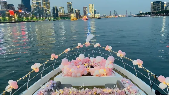 【上海遊艇】上海遊艇包船夜遊黃浦江生日求婚佈置加遊艇用餐高端豪華選項