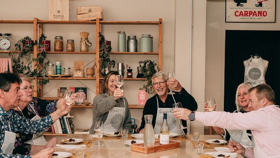 Verona: Italian Cooking Class with Pasta, Risotto and Tiramisù