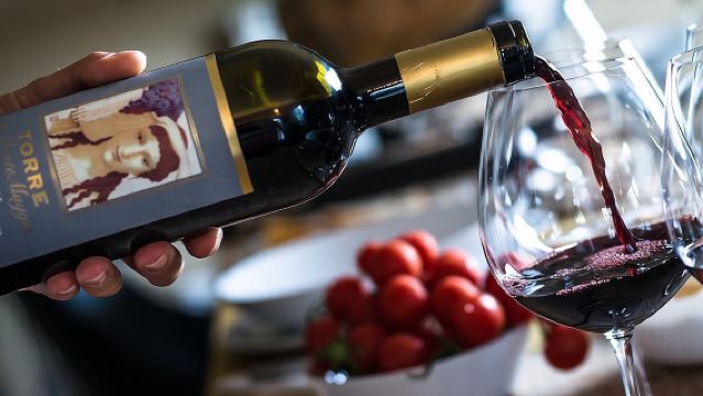 Visita e degustazione presso un'azienda vinicola biologica nel cuore del Chianti Classico