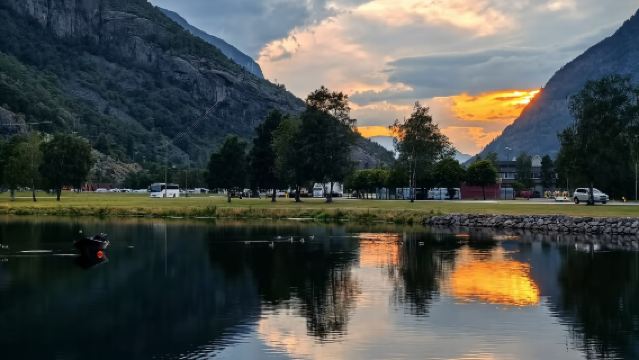 挪威西岸包車行：烏特拉達爾山谷+Vettisfossen瀑布