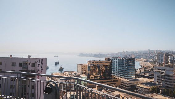 From Santiago: Casablanca, Valparaíso, Viña del Mar and Reñaca (art & sea)