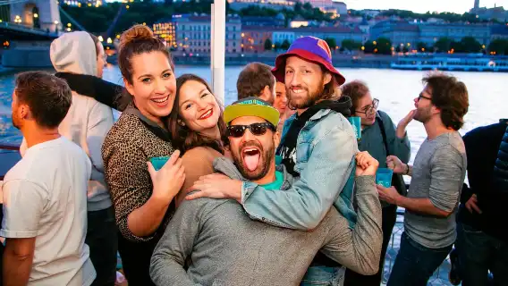 Budapest: Sip & Sail Danube Cruise with Unlimited Beer