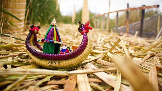 Excursión de medio día al lago Titicaca y a las islas flotantes de los Uros