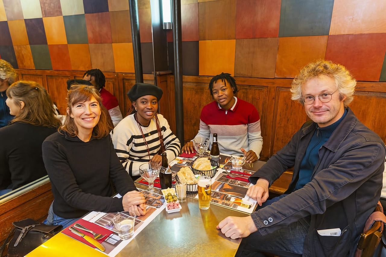 Brussels Food Tour: Main Dish, Beer, Waffle & Chocolate