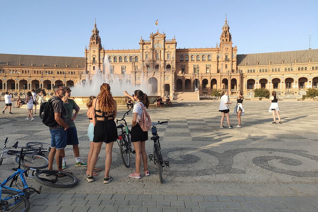 Recorrido en bicicleta por Sevilla con alquiler de bicicleta para día completo