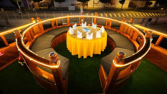 เลานจ์ทะเลบนเรือสำราญมารีน่า 5 ดาว