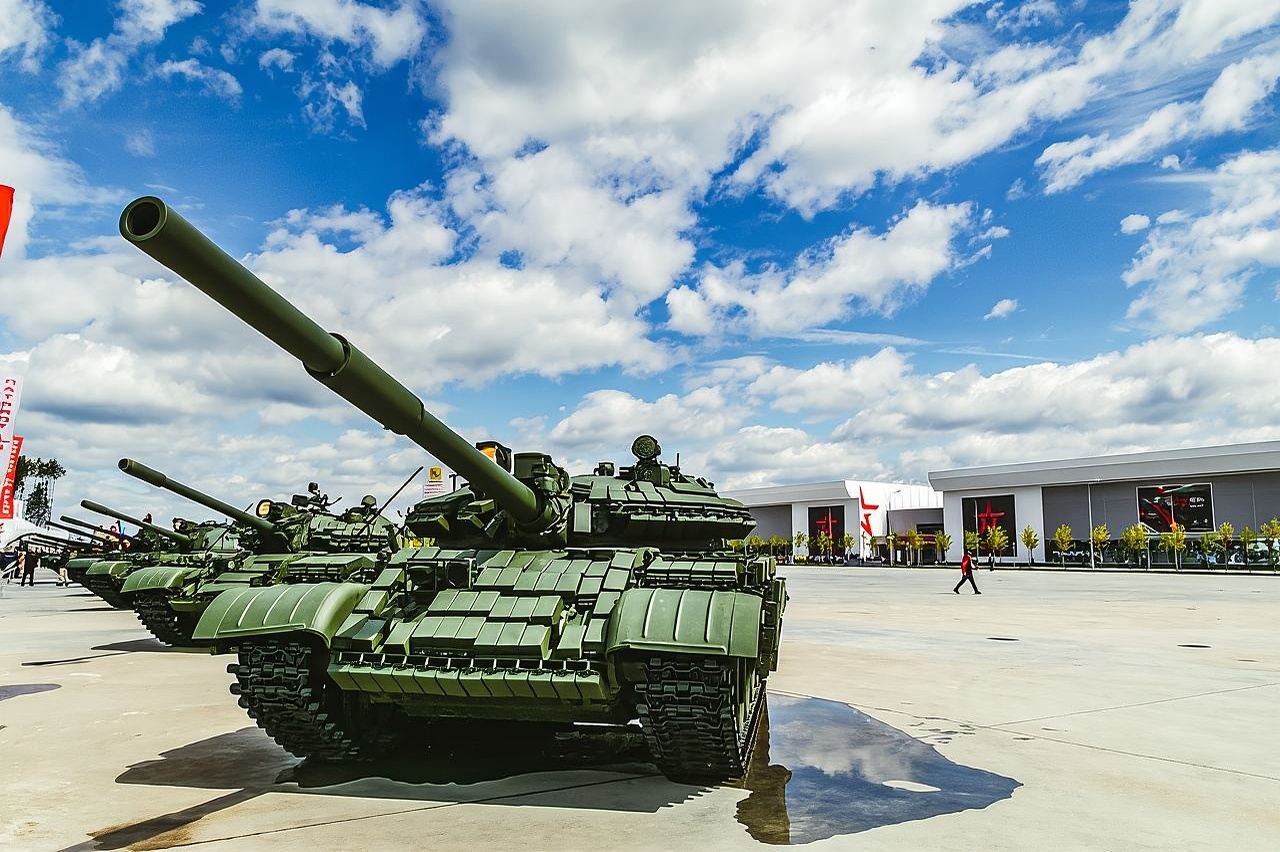 Triumphal Arch of Moscow + Victory Square + State Museum of the Defence of Moscow day tour