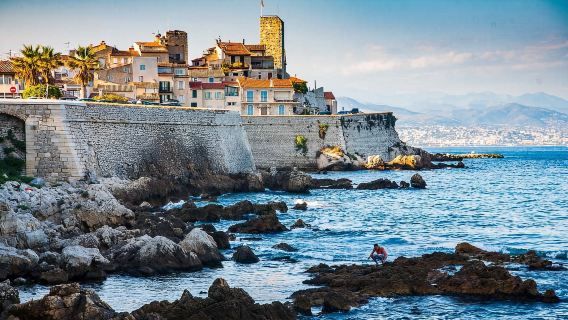 Excursión de un día a la Ciudad Vieja de Antibes + Museo Internacional de Perfumería de Grasse [Servicio de coche privado con conductor | Guía en chino e inglés]