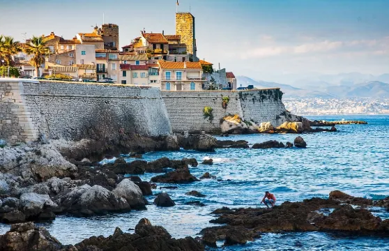 昂蒂布老城+格拉斯國際香水博物館一日遊【私人專線I中英司導】