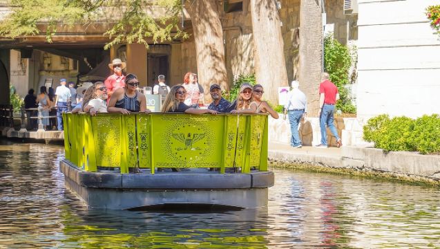 San Antonio Small Group Walking Tour with Riverwalk Boat Cruise