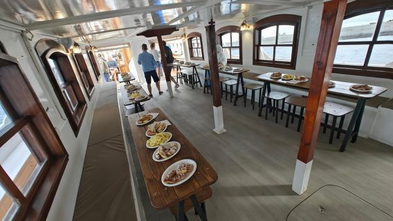 Rodas: Crucero al atardecer, parada para nadar, aperitivos y bebidas