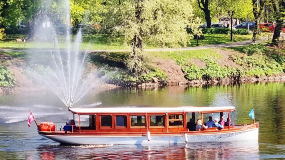 Riga: Crociera sui Canali e sul Fiume Daugava su un'Antica Barca in Legno