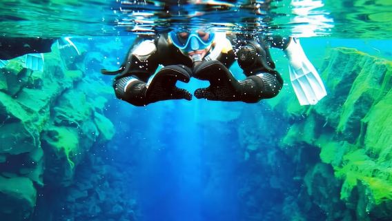 Tagesausflug zum Golden Circle und zur Silfra-Spalte in Island mit Schnorcheln (Kleingruppe/Transfers/Fotos inklusive)