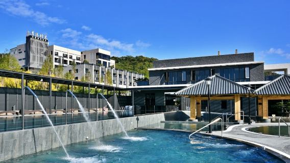 Open-Air Hot Spring/Nude Bath at Shine Mood Resort Yuanli