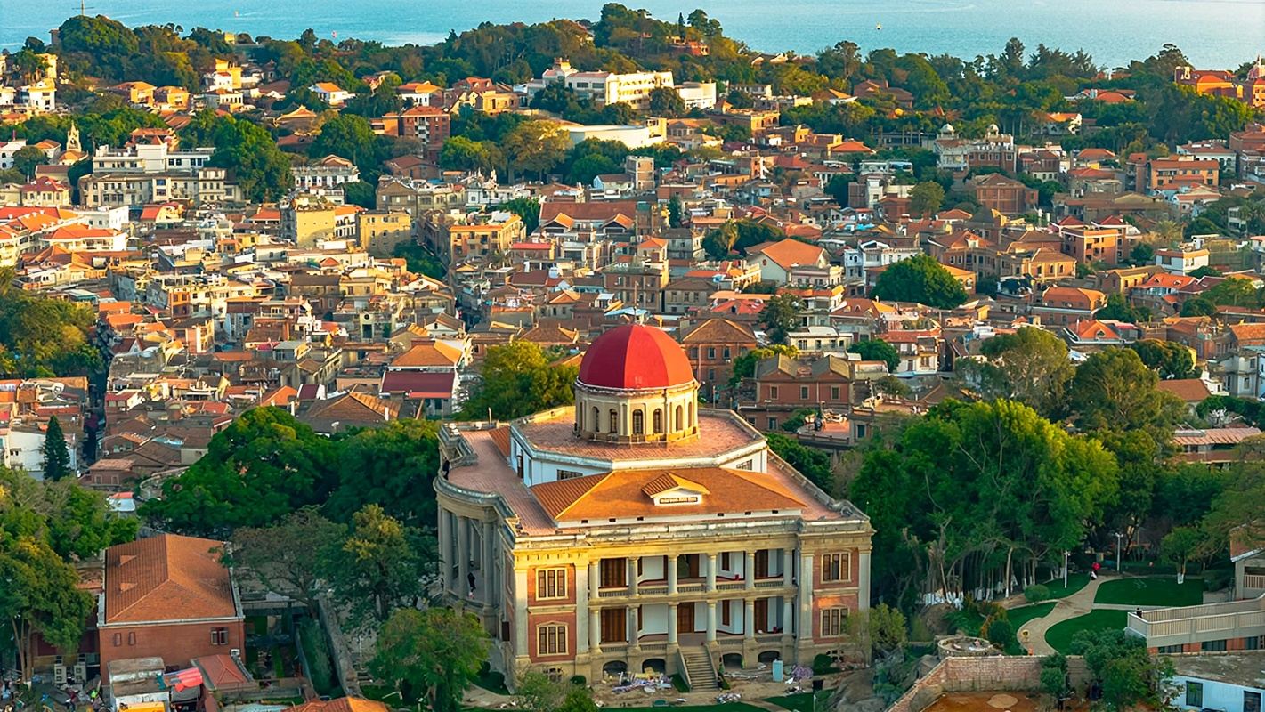 Tour dei cinque principali siti di Gulangyu + tour privato|Tour di un giorno a Gulangyu con visita guidata della guida d'oro