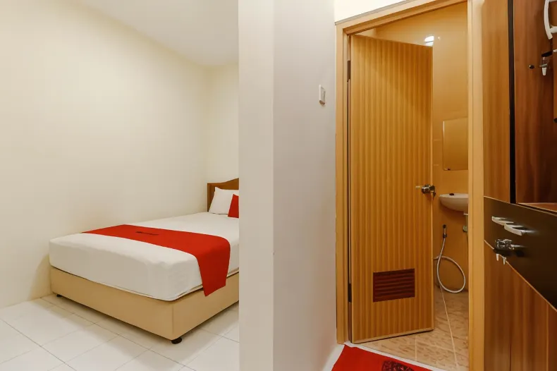 RedDoorz Plus Near Ciputra World Kuningan 2
