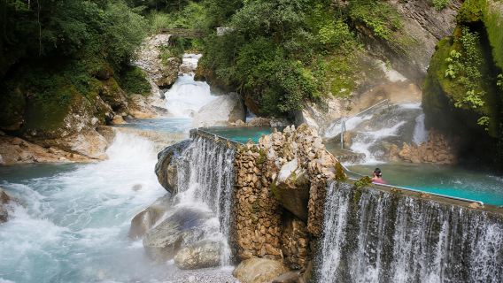 Lawatan Sehari Air Terjun Kolam Air Panas 99 Luoji Xichang [Tiket masuk + bas pelancongan + pengangkutan pakej lawatan tulen]