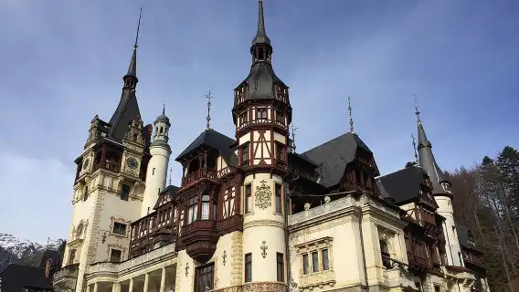 Private Day Trip to Peles Castle, Dracula's Castle and Brasov