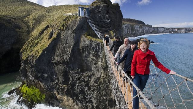 Guided Day Tour: Giant's Causeway from Belfast