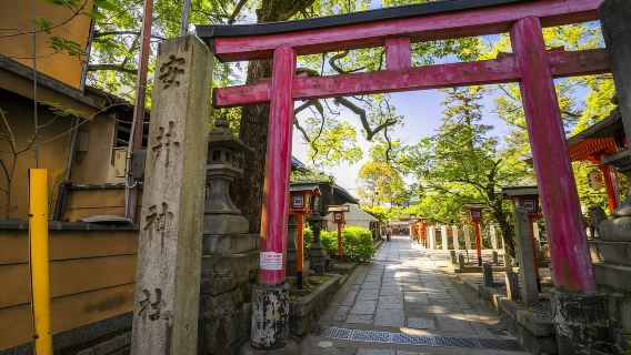 Jalan-Jalan Senja di Gion: Geisha & Kyoto Tersembunyi