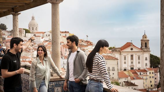 Lisboa: Paseo en barco privado, visita guiada a pie, bicicleta y tranvía