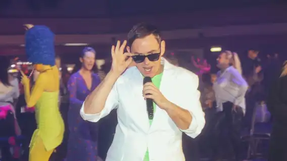 แบล็คพูล: บรันช์สไตล์ยุค 80 และ 90 พร้อมดนตรีสดแบบไม่อั้น