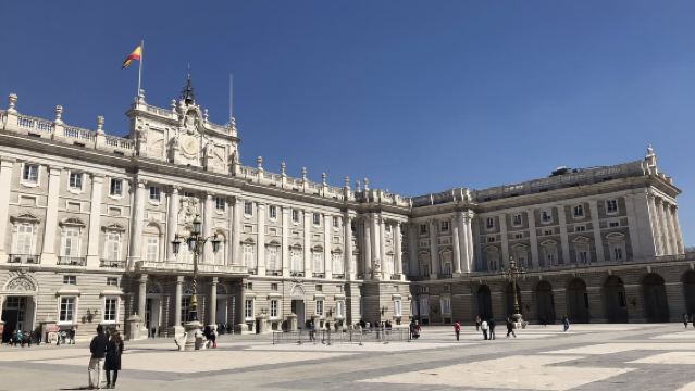 Madrid Royal Palace - Almudena Cathedral - 1-day tour private charter in the surrounding area