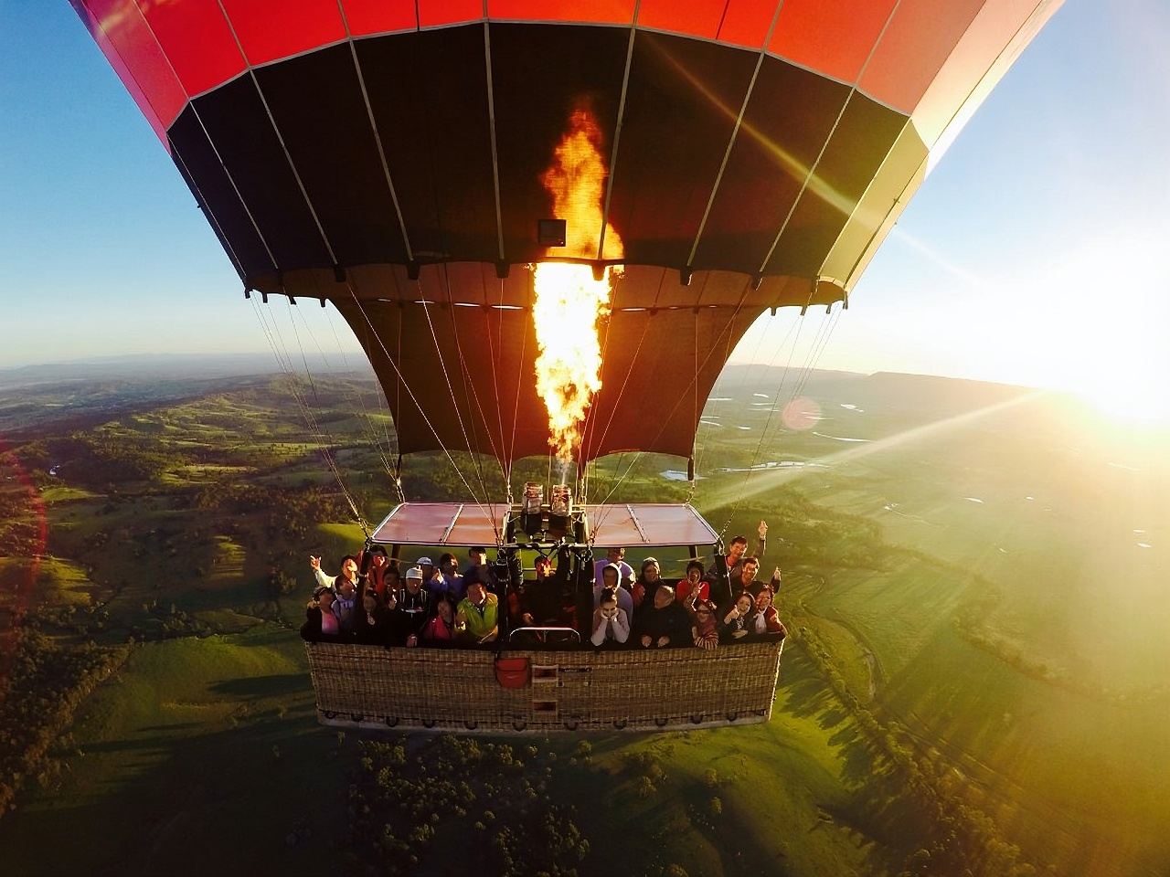 60-minute hot air balloon ride in Byron Bay (includes breakfast + digital photos + insurance with optional transfers)