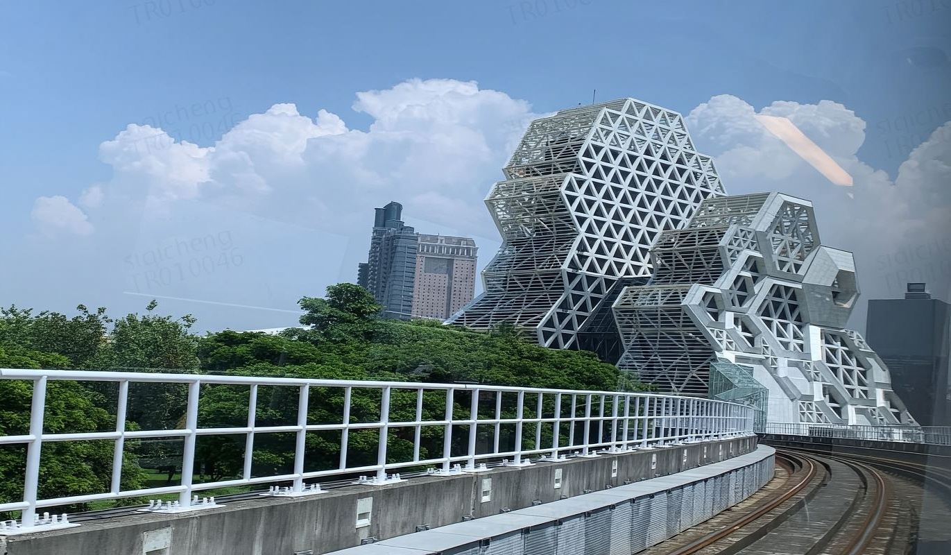 Essential for Taiwan Self-guided Tour | Kaohsiung MRT + Light Rail QR Code Ticket | 1-day & 2-day Transportation Pass