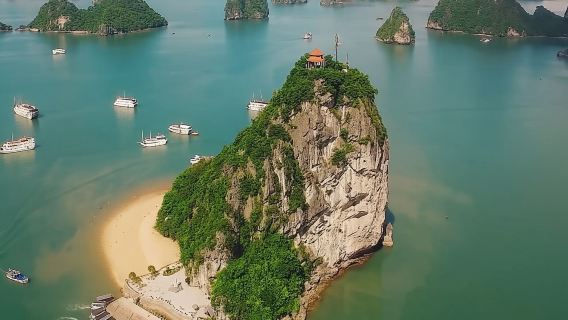 Tour du thuyền Vịnh Hạ Long trong ngày kèm bữa trưa, chèo thuyền kayak, hang động bất ngờ và đảo Titop