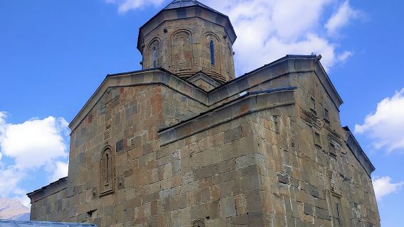 Tour di Kazbegi con chiesa di Gergeti, escursione alle cascate e tesori nascosti