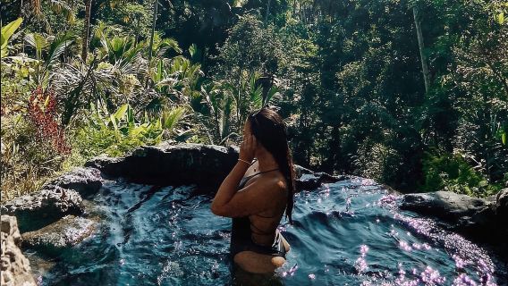 Excursión VIP de un día en Bali con transporte privado: Templo de Tanah Lot, acantilado de Uluwatu y playa de Jimbaran