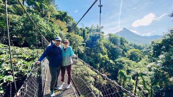 Tour combinato dei ponti sospesi dell'Arenal e delle cascate di La Fortuna