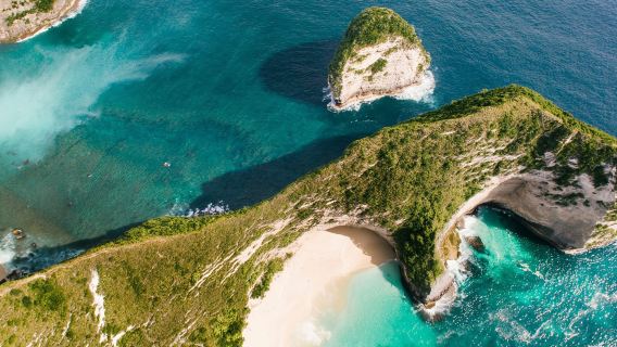 Penjelajah Nusa Penida: Pantai Ikonik & Harta Karun Tersembunyi
