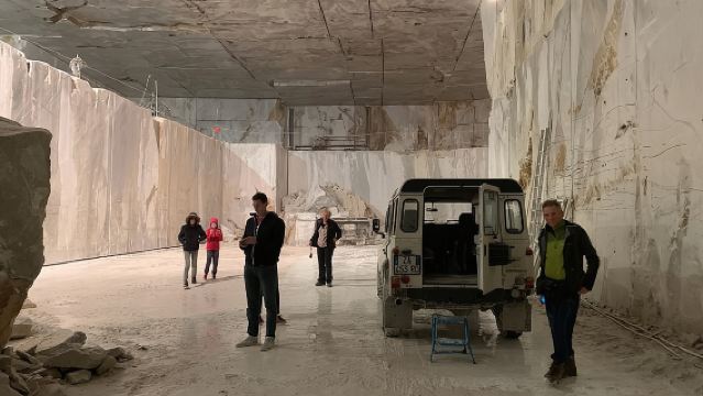 ทัวร์ส่วนตัวในเหมืองหินอ่อนคาร์ราราด้วยรถขับเคลื่อนสี่ล้อ