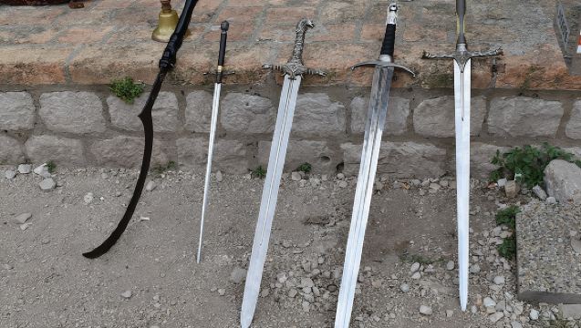 Game of Thrones Erlebnistour mit Schwertern und Requisiten