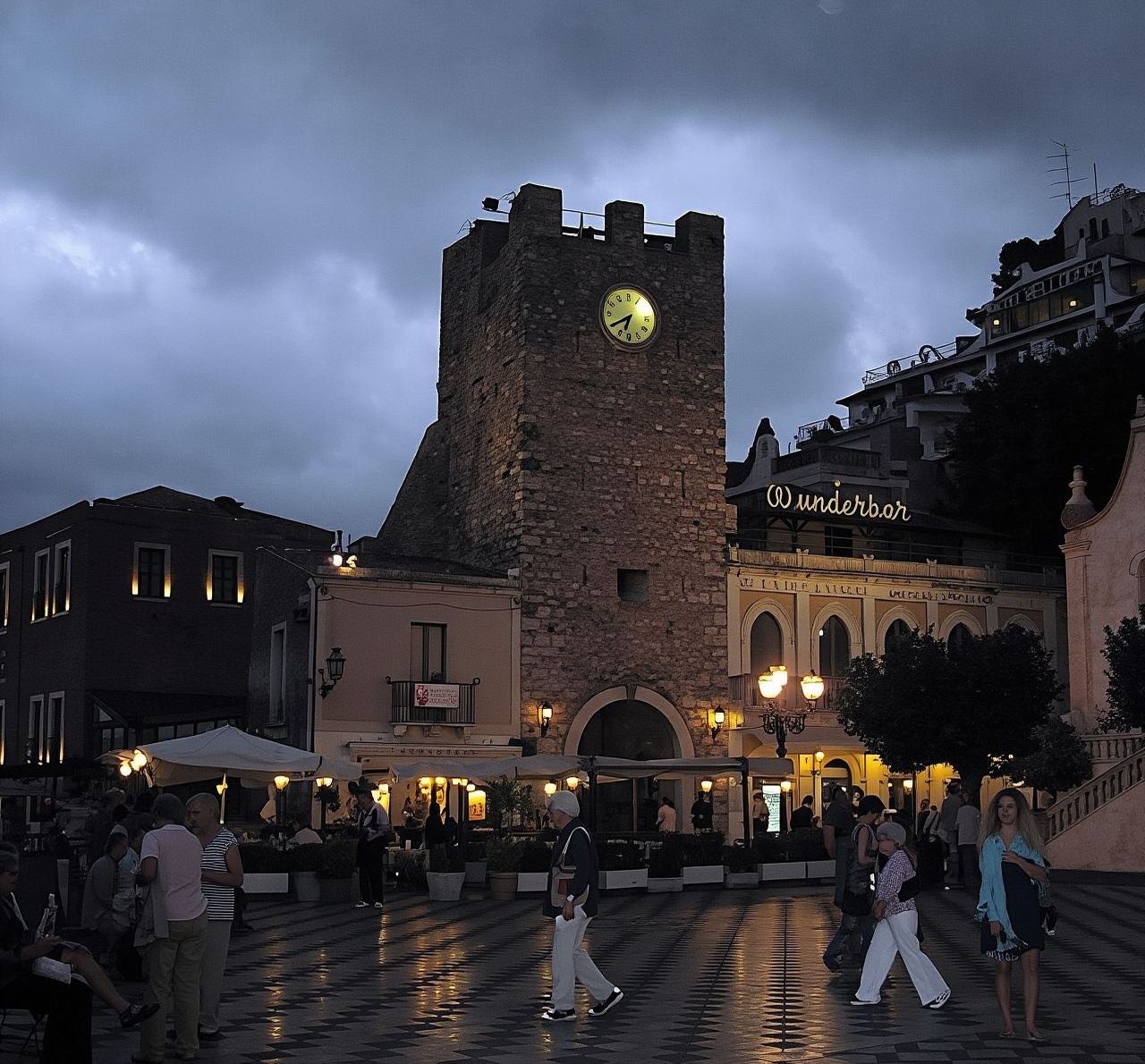Secret Taormina: Private Night Tour among Legends, Myths and Tastings