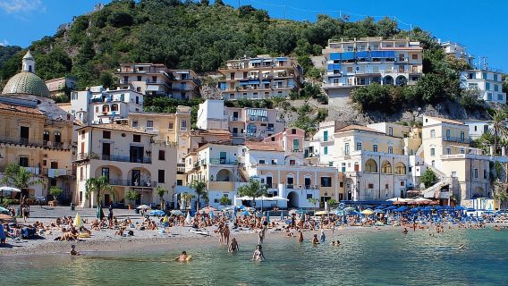 Salerno: Pelayaran Desa Kecil di Pantai Amalfi